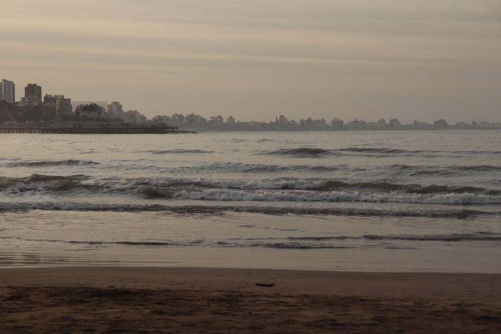 Vista de la ciudad de Rosario junto al río Paraná