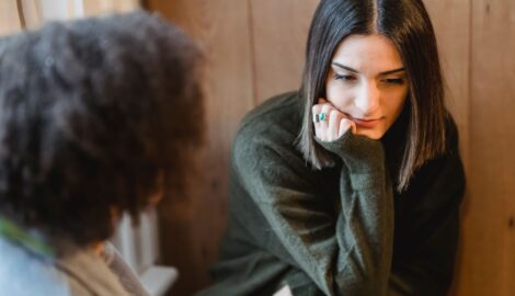 Necesito hablar con alguien: cómo encontrar ayuda